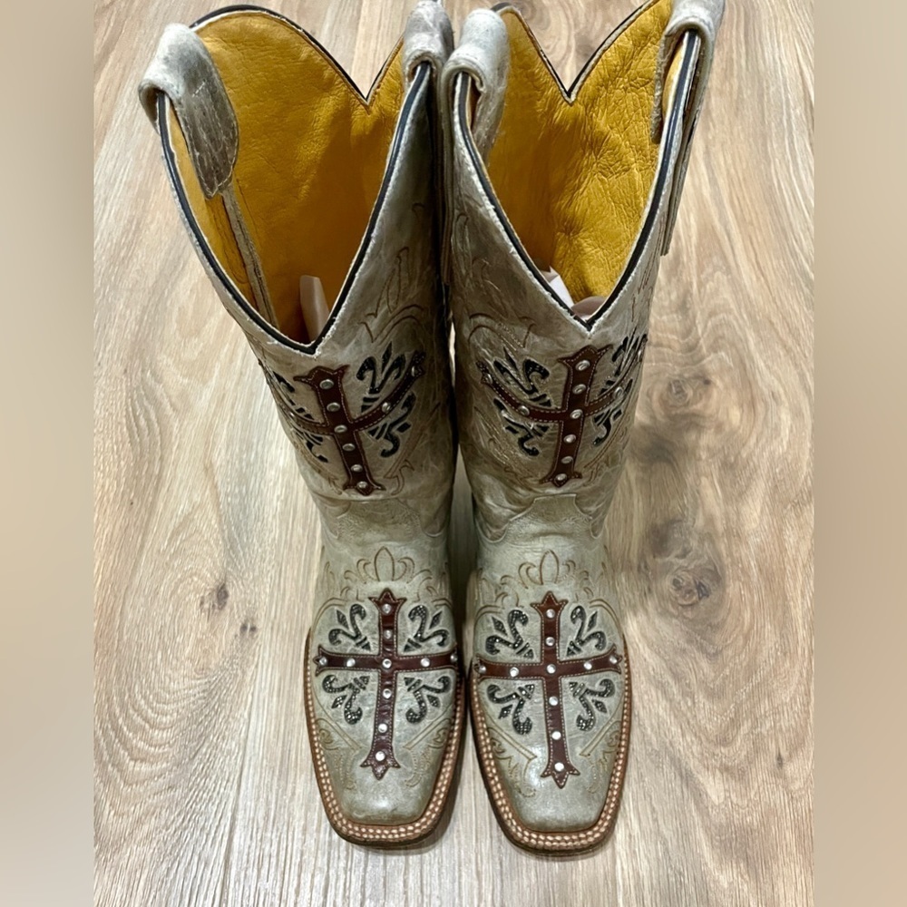 Cavender’s Square Toe Faith/Cross Women’s Boots size 7 EUC